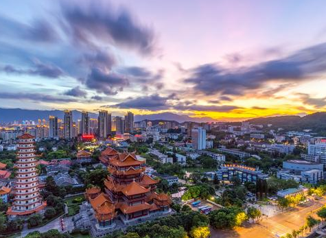 福建盛会，致敬领导与同胞的团结力量